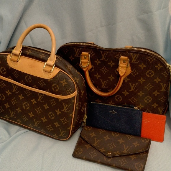 Wednesday 🤗 Live 🫶 Show 🤗 Bags and more This is a selling platform - Picture 11 of 11